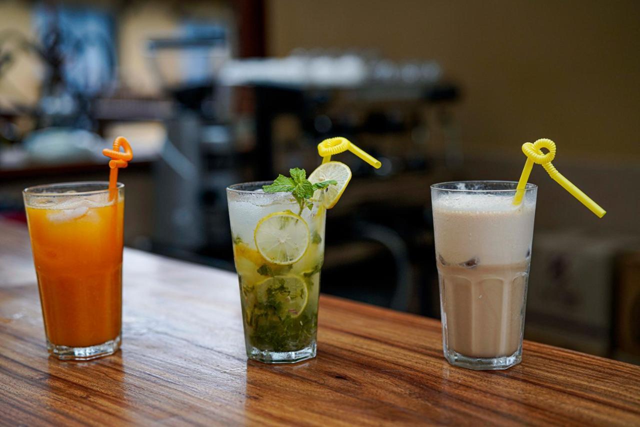 Bar Peepal Resort 博卡拉 外观 照片 A selection of Vietnamese drinks