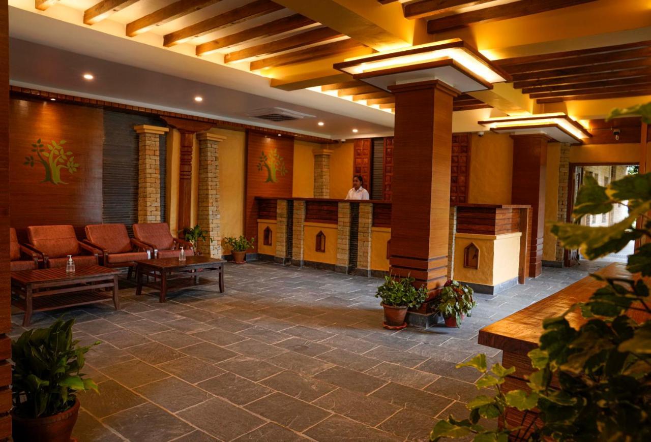 Bar Peepal Resort 博卡拉 外观 照片 The lobby of the hotel