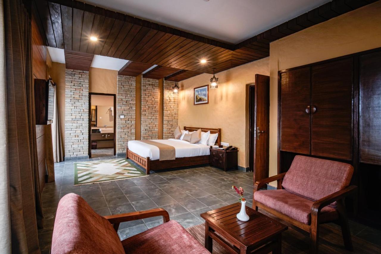 Bar Peepal Resort 博卡拉 外观 照片 A room at the resort