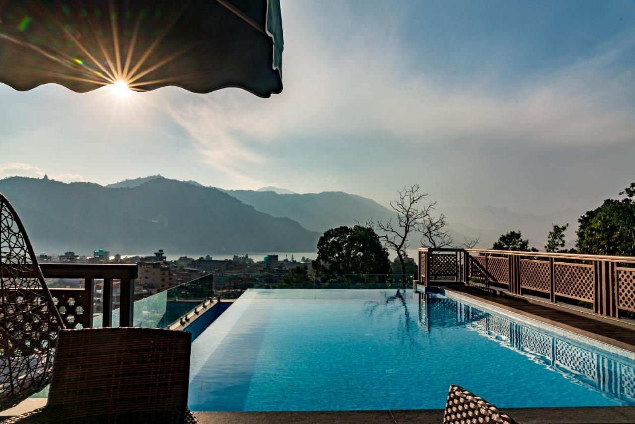 Bar Peepal Resort 博卡拉 外观 照片 View from the rooftop pool