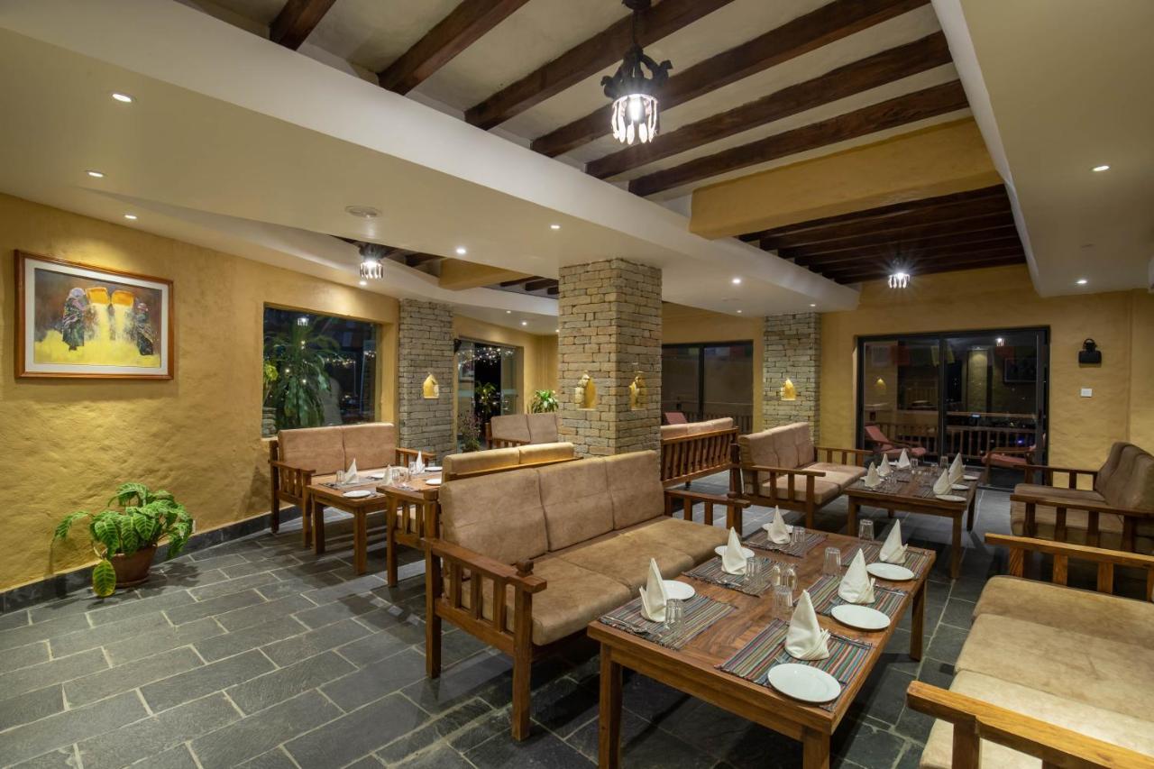 Bar Peepal Resort 博卡拉 外观 照片 The restaurant at the resort