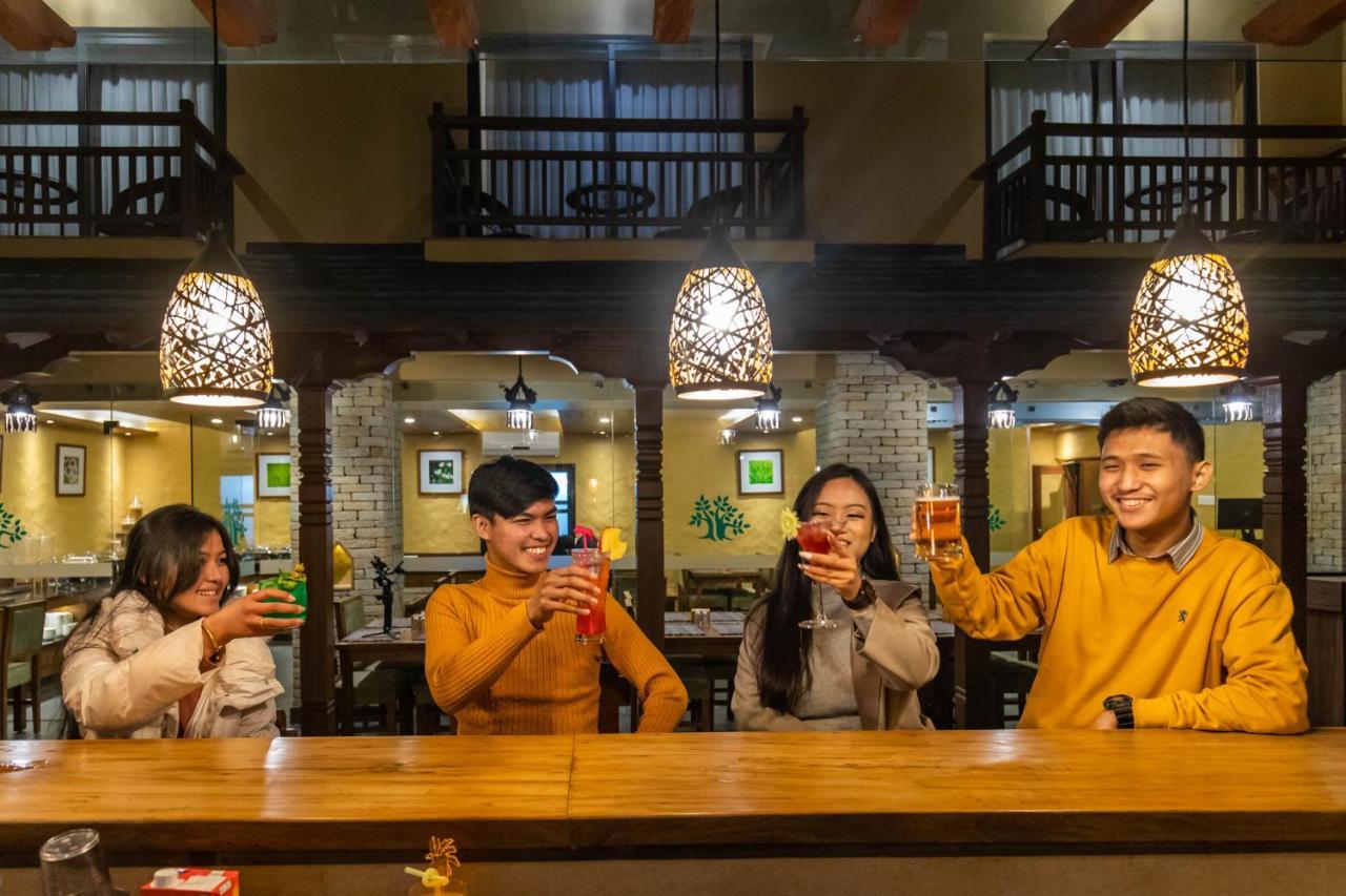 Bar Peepal Resort 博卡拉 外观 照片 A restaurant in Vietnam