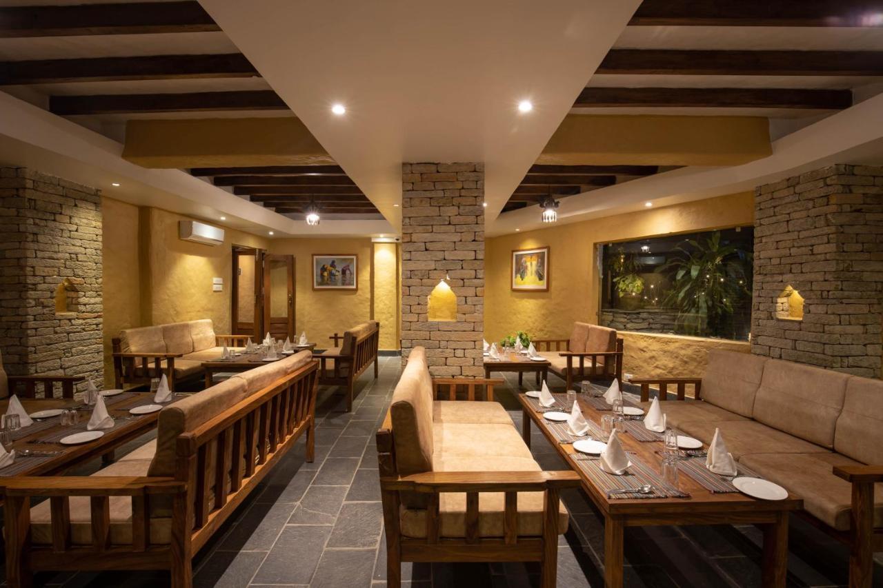 Bar Peepal Resort 博卡拉 外观 照片 The interior of a restaurant in Kathmandu, Nepal