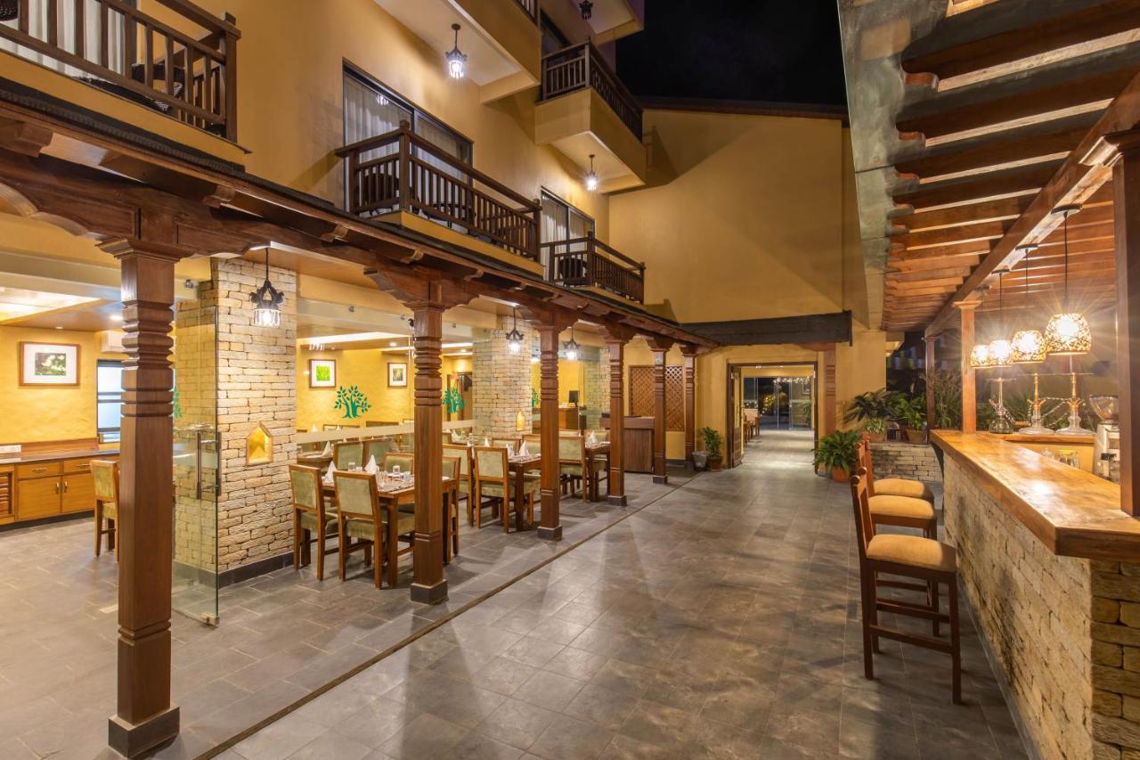 Bar Peepal Resort 博卡拉 外观 照片 The interior of the hotel