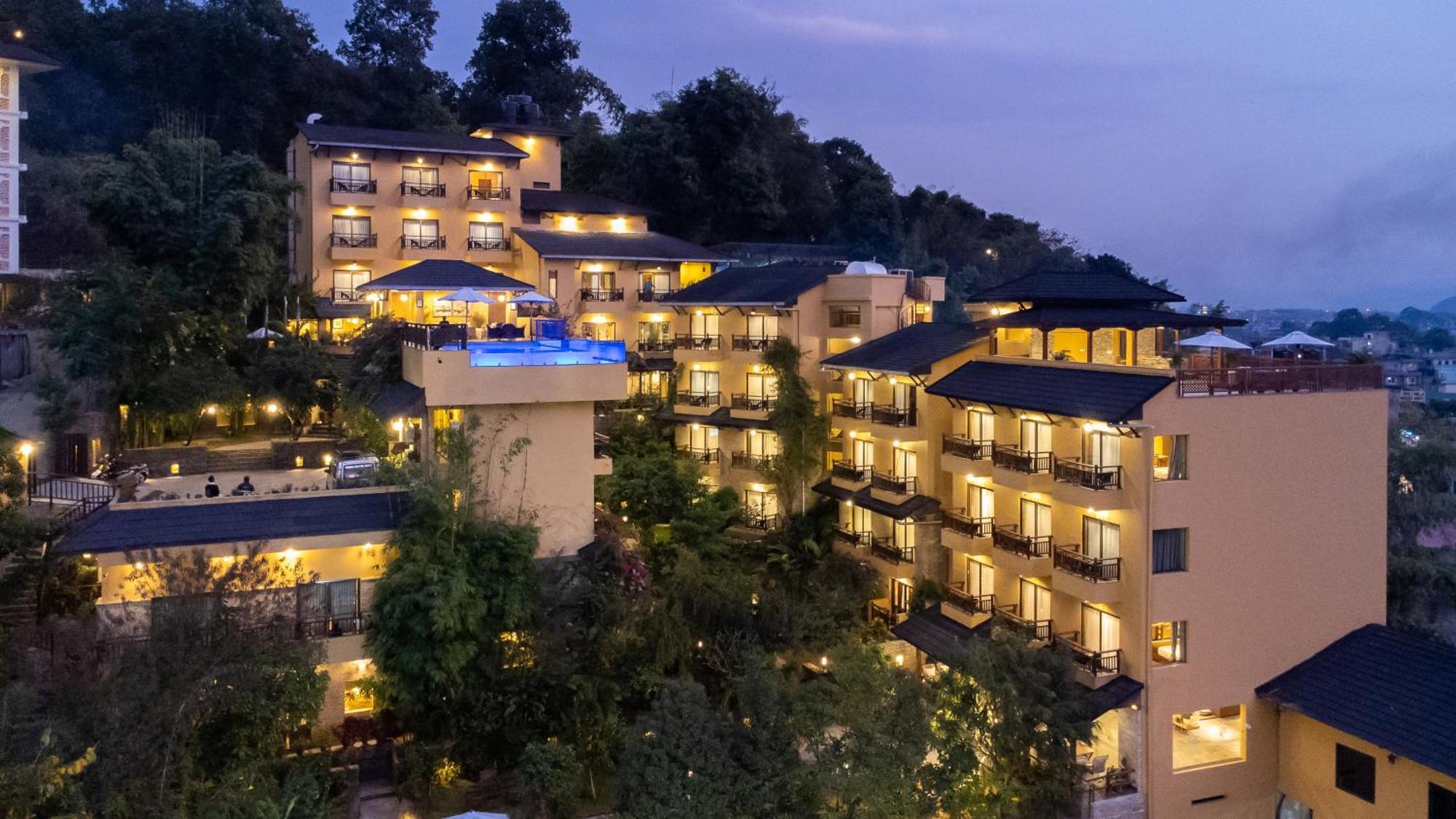 Bar Peepal Resort 博卡拉 外观 照片 The Royal Paradise Hotel and Spa