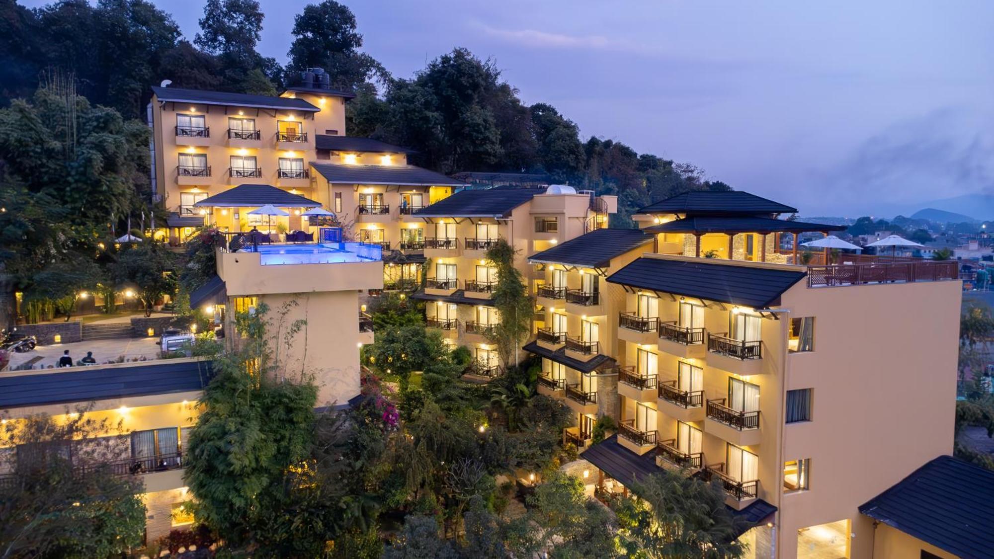 Bar Peepal Resort 博卡拉 外观 照片 The Royal