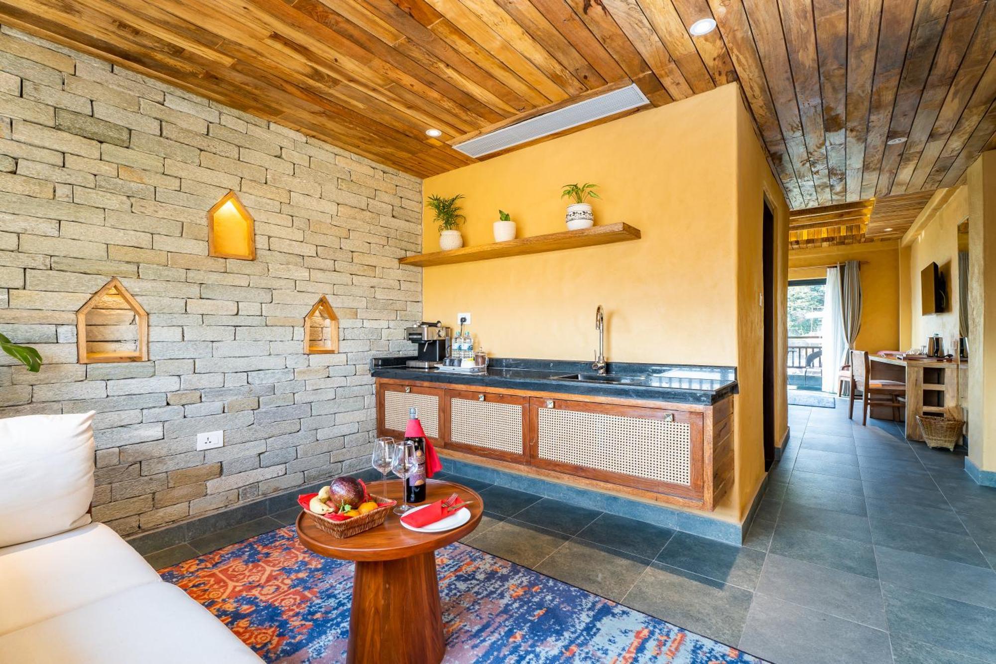 Bar Peepal Resort 博卡拉 外观 照片 A kitchen in a hotel